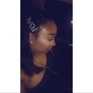 Meet your Posher, Kiona